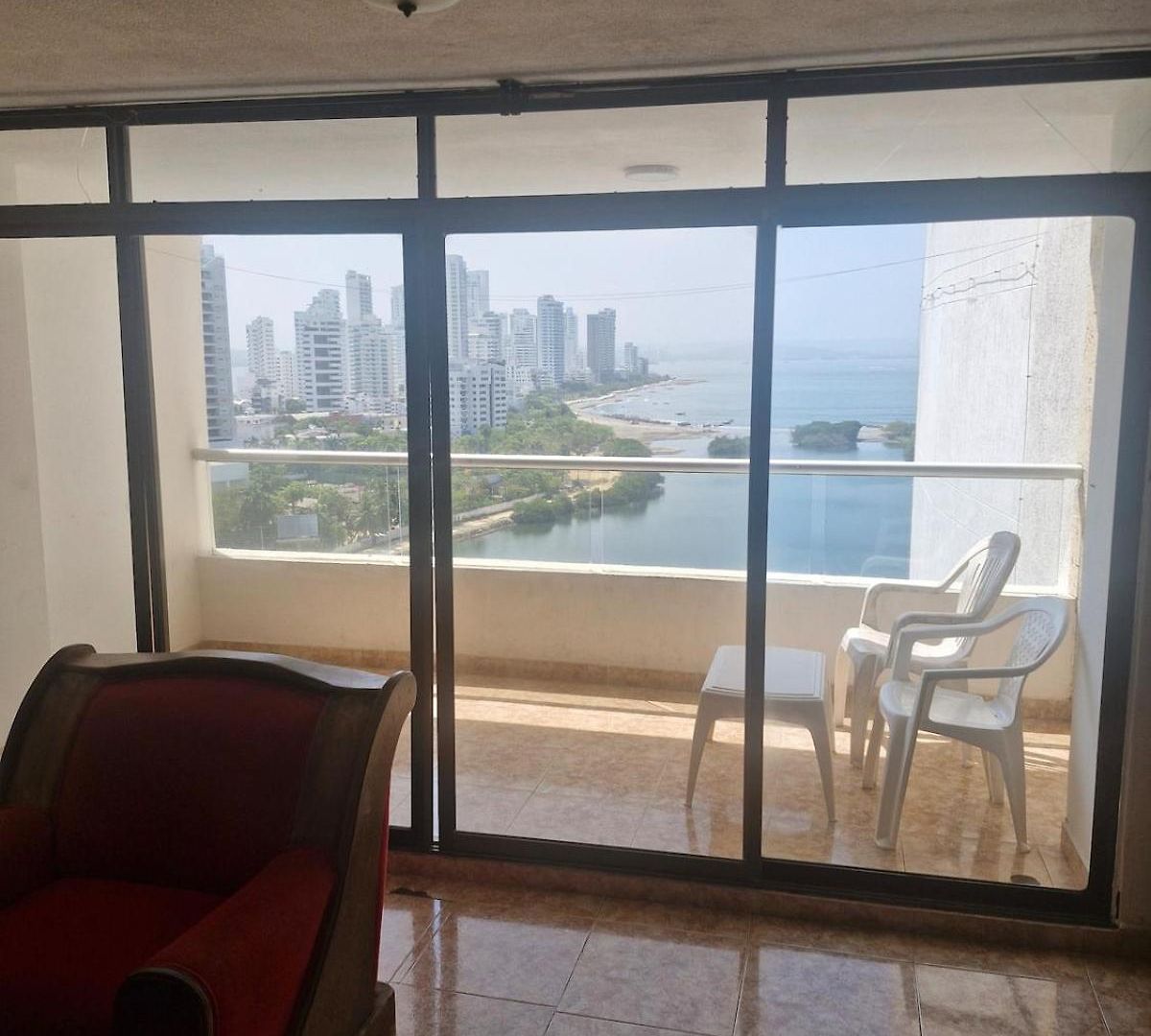 Beautiful And Spacious With Ocean Views *