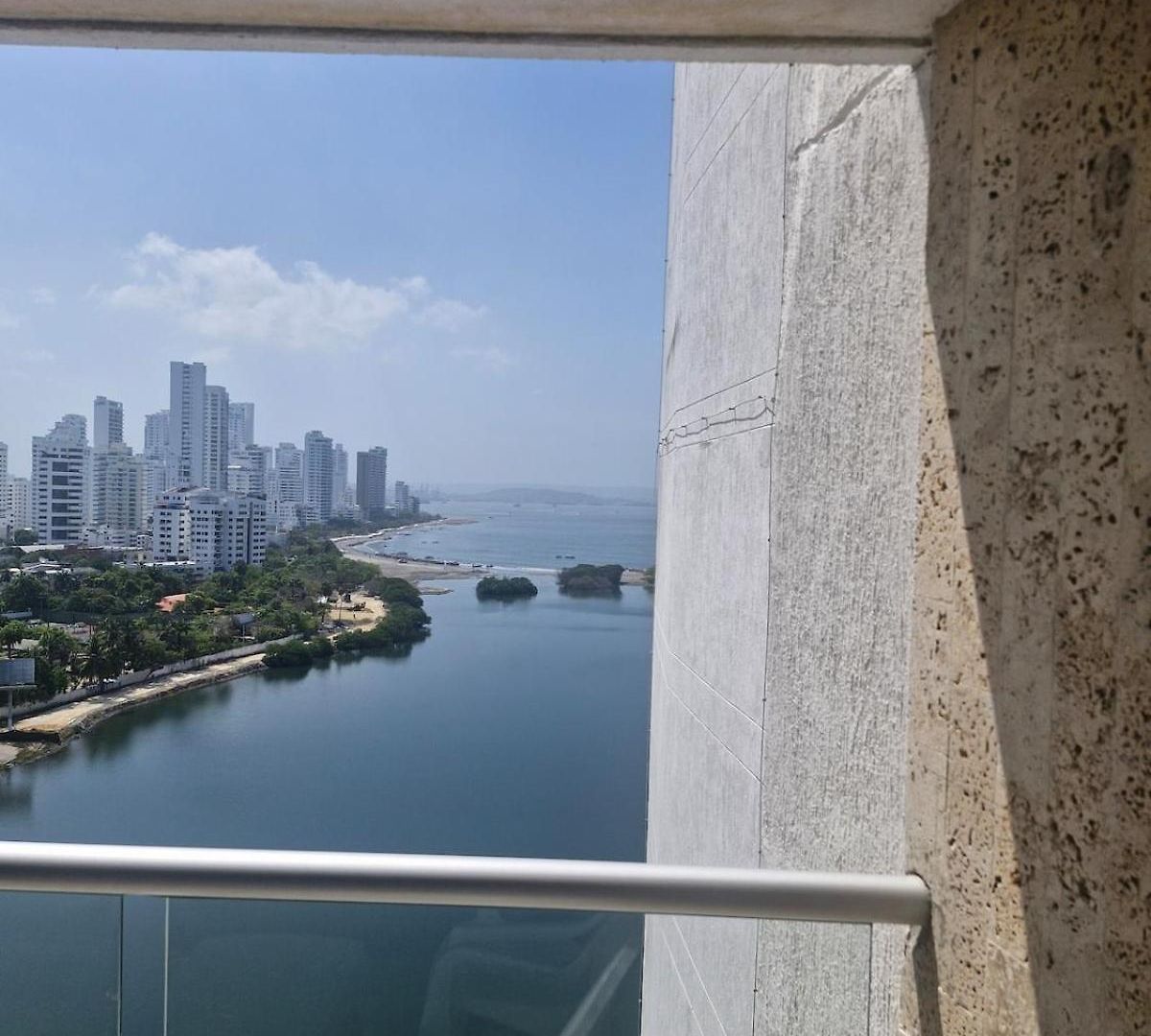 Beautiful And Spacious With Ocean Views *
