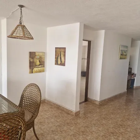 Beautiful And Spacious With Ocean Views Apartamento