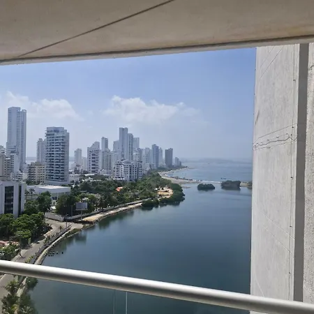 Beautiful And Spacious With Ocean Views Apartamento *